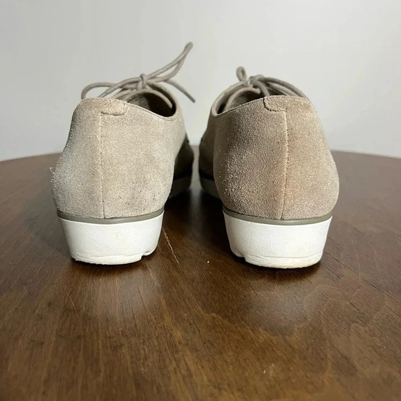 Women’s Clarks Evie Bow tan suede Oxford size 6.5 - Picture 7 of 7